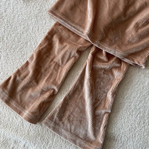 NWT btween Toddler Girls’ Ruffle Velour Set 24M - Picture 9 of 10